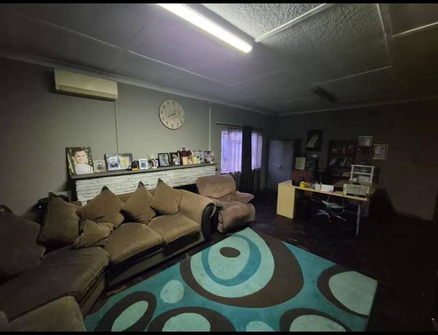 6 BEDROOM HOUSE FOR SALE IN ELSBURG